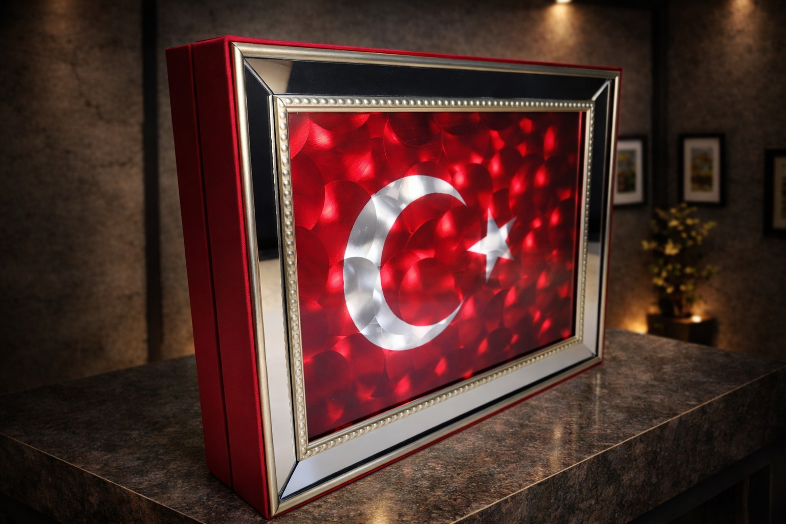 Ay Yıldız Ayna Çerçeveli Special Kutu Çikolata